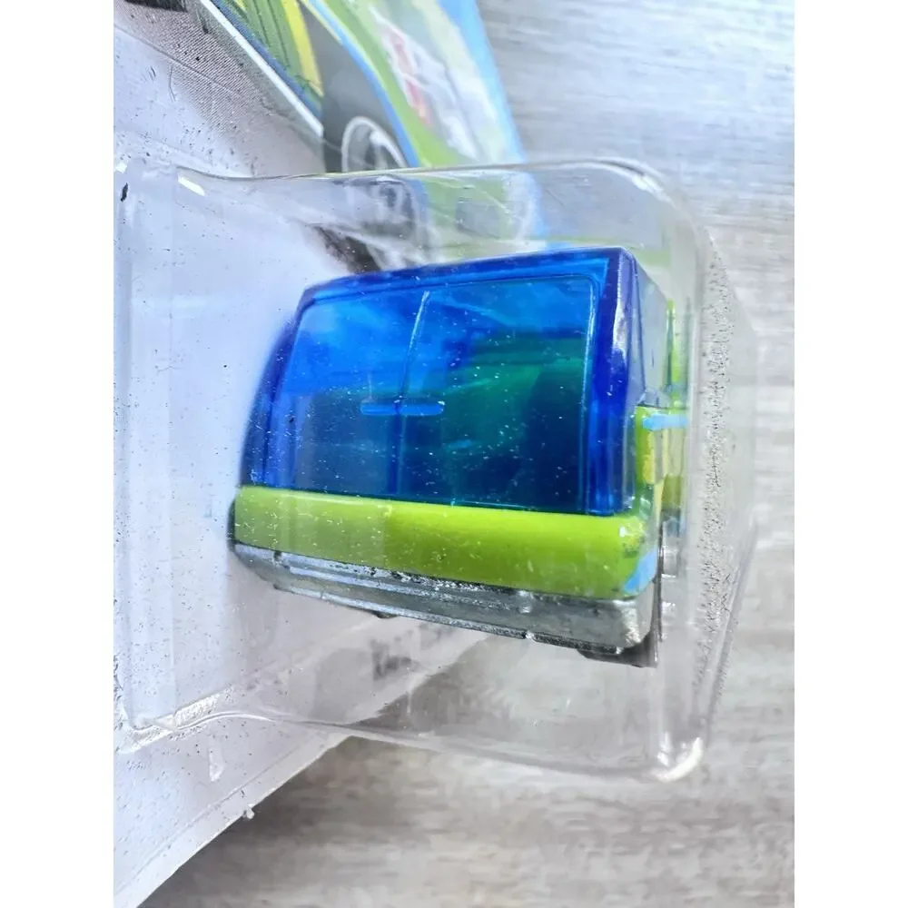 2014 Hot Wheels HW CITY Rapid Response 43/250 Green Car Hotwheels H46